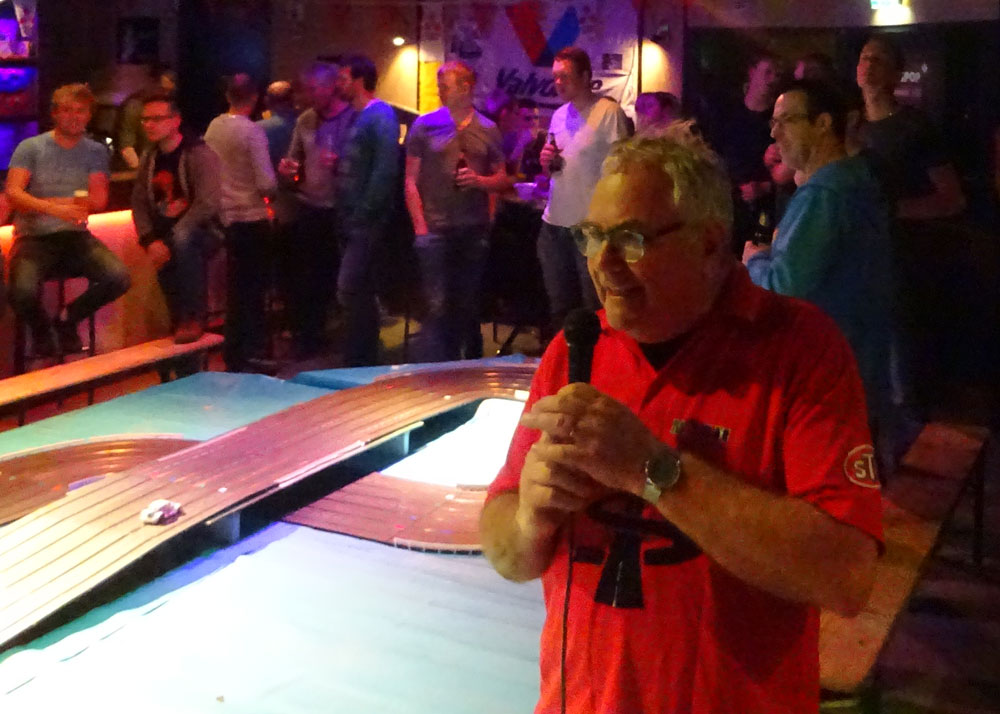 Piet Blaauw met op de achtergrond de Agio Avond