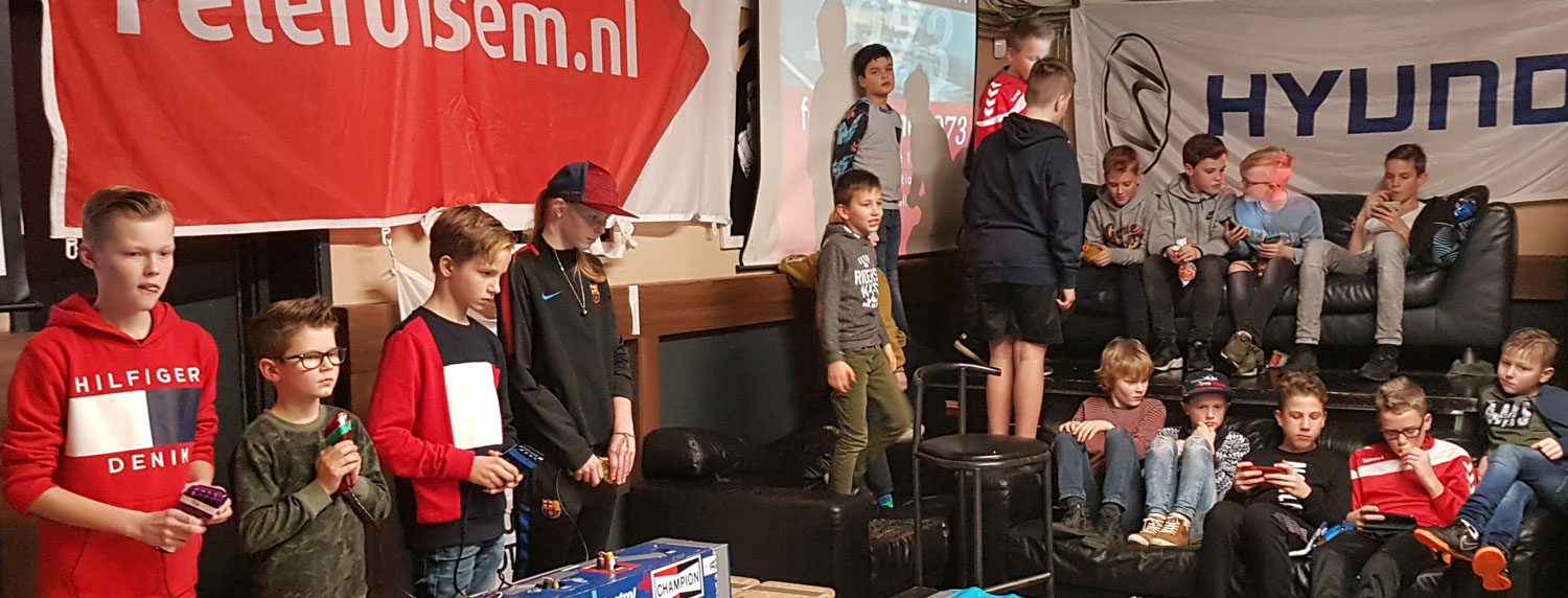 Rijders en publiek bij de wedstrijden op zaterdag